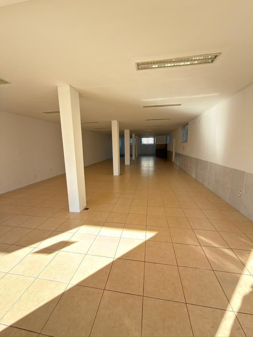 SALA COMERCIAL PARA LOCAÇÃO